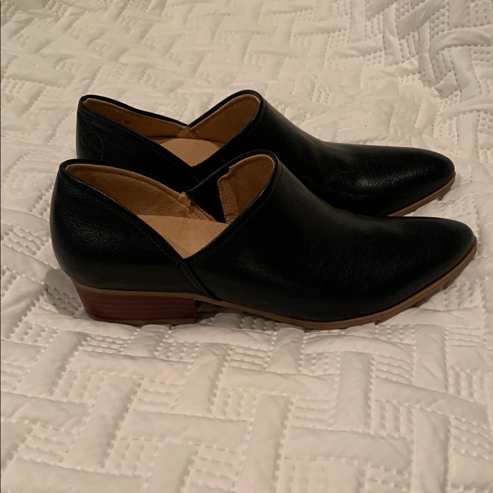 Naturalizer Black Leather Low Cut Booties